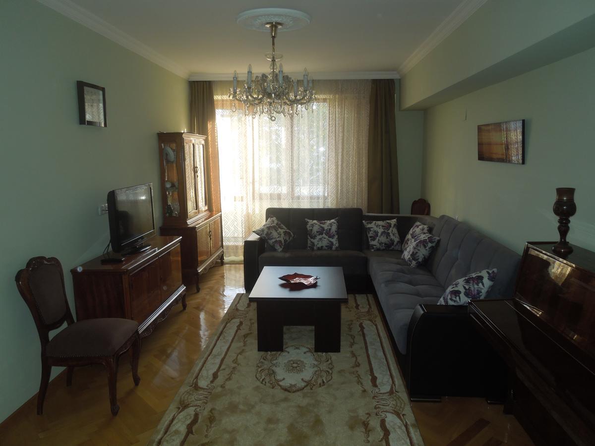 Nellie'S Apartment Batoumi Extérieur photo